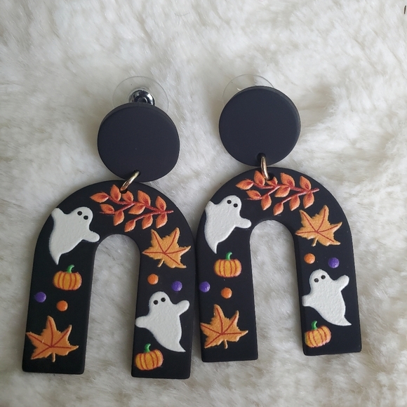 3 /$15 New Boutique Halloween Ghost Earrings - Picture 2 of 4